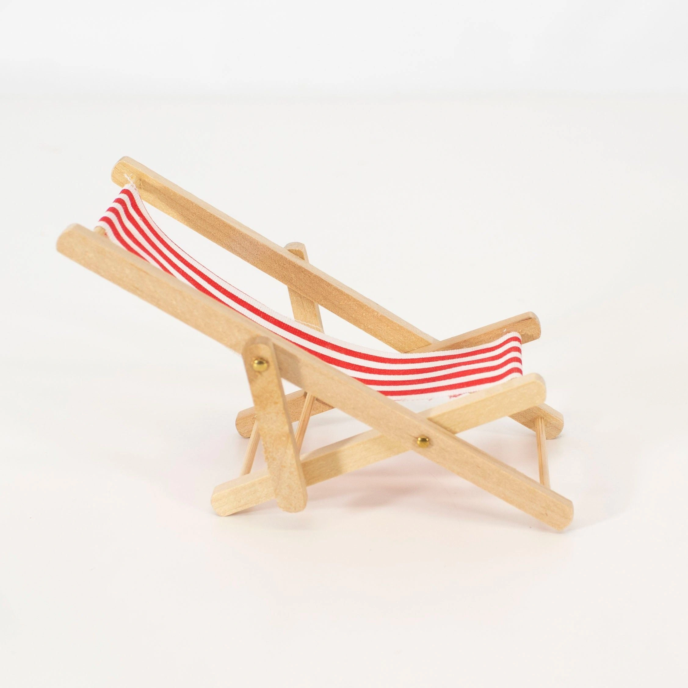 Beach Bliss on the Go: Your Perfect 1/10 Scale Foldable Chair for Sun, Sand, and Ultimate Relaxation.